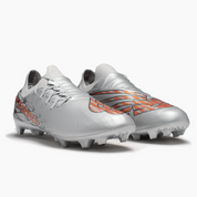 New Balance para hombre plateado futbol