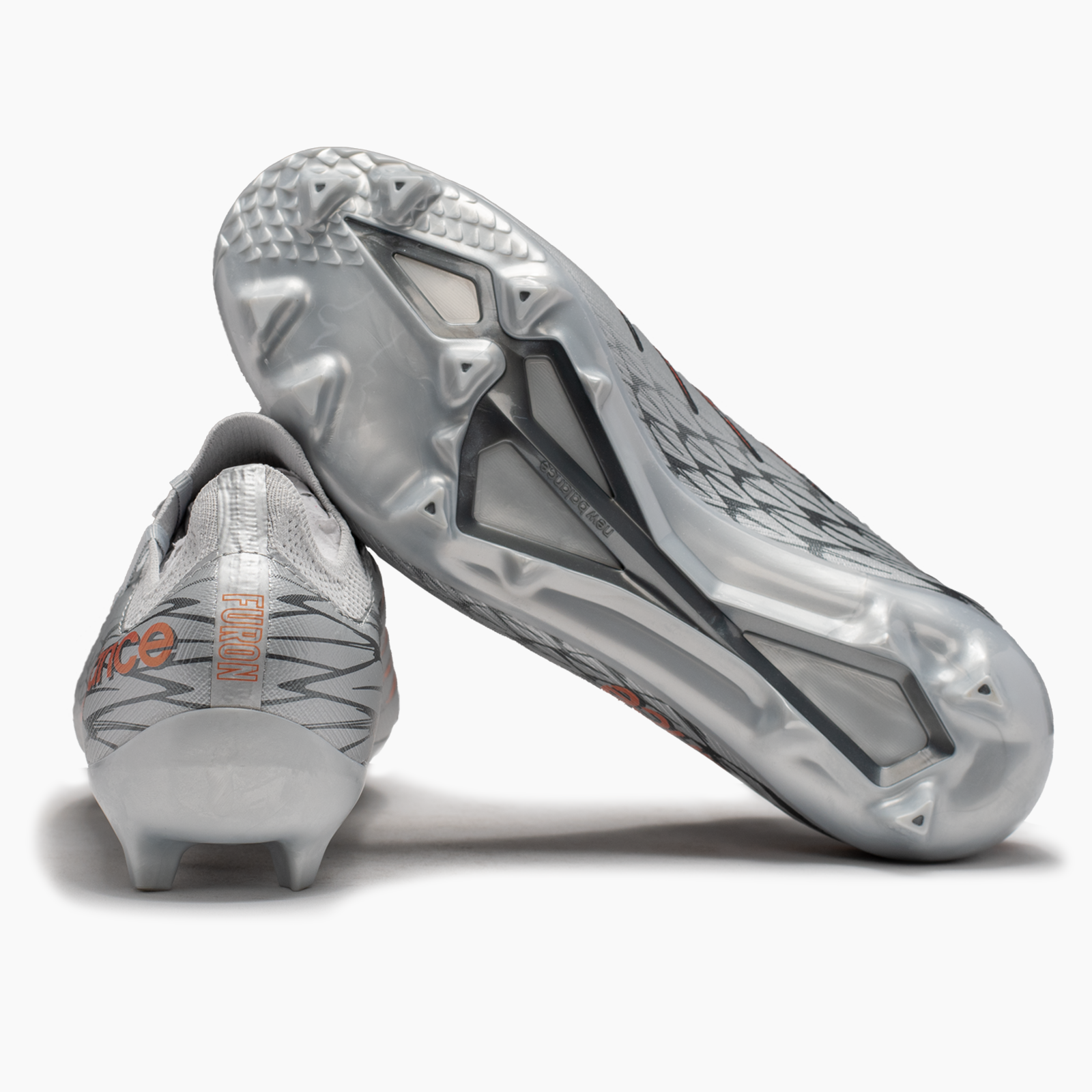 New Balance para hombre plateado futbol